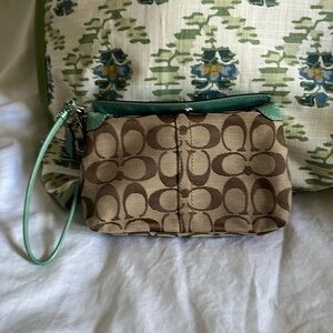 COACH WRISTLET EUC